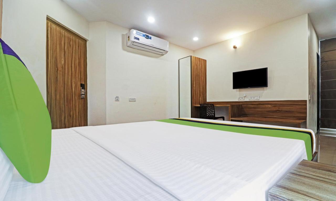 Treebo Arastu Grand Hotel Hyderabad Bagian luar foto